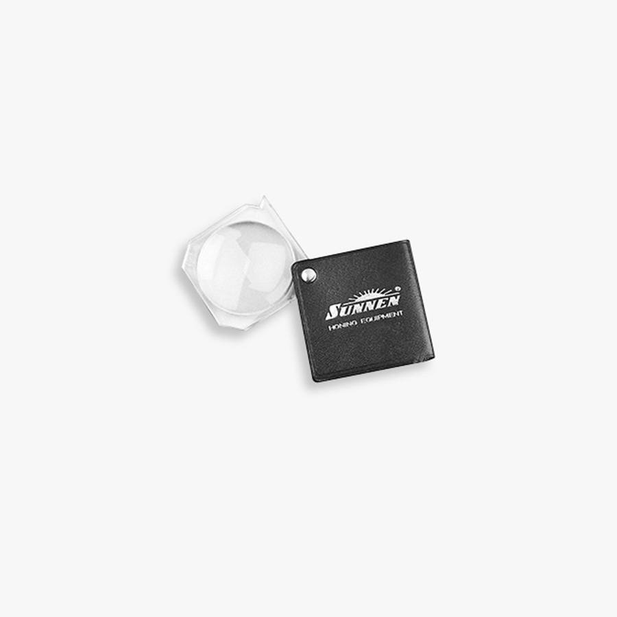 MAGNIFYING LENS IN CASE